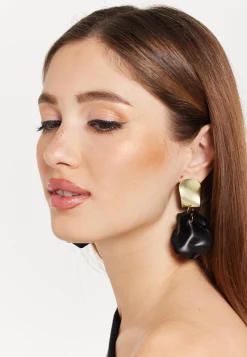 Black in Gold Petal Shinny Earrings