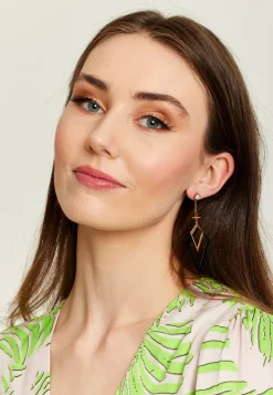 Liquorish Diamond Shaped Earrings In Gold