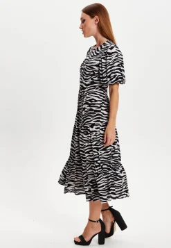 Liquorish Zebra Print Short Sleeve Midi Dress