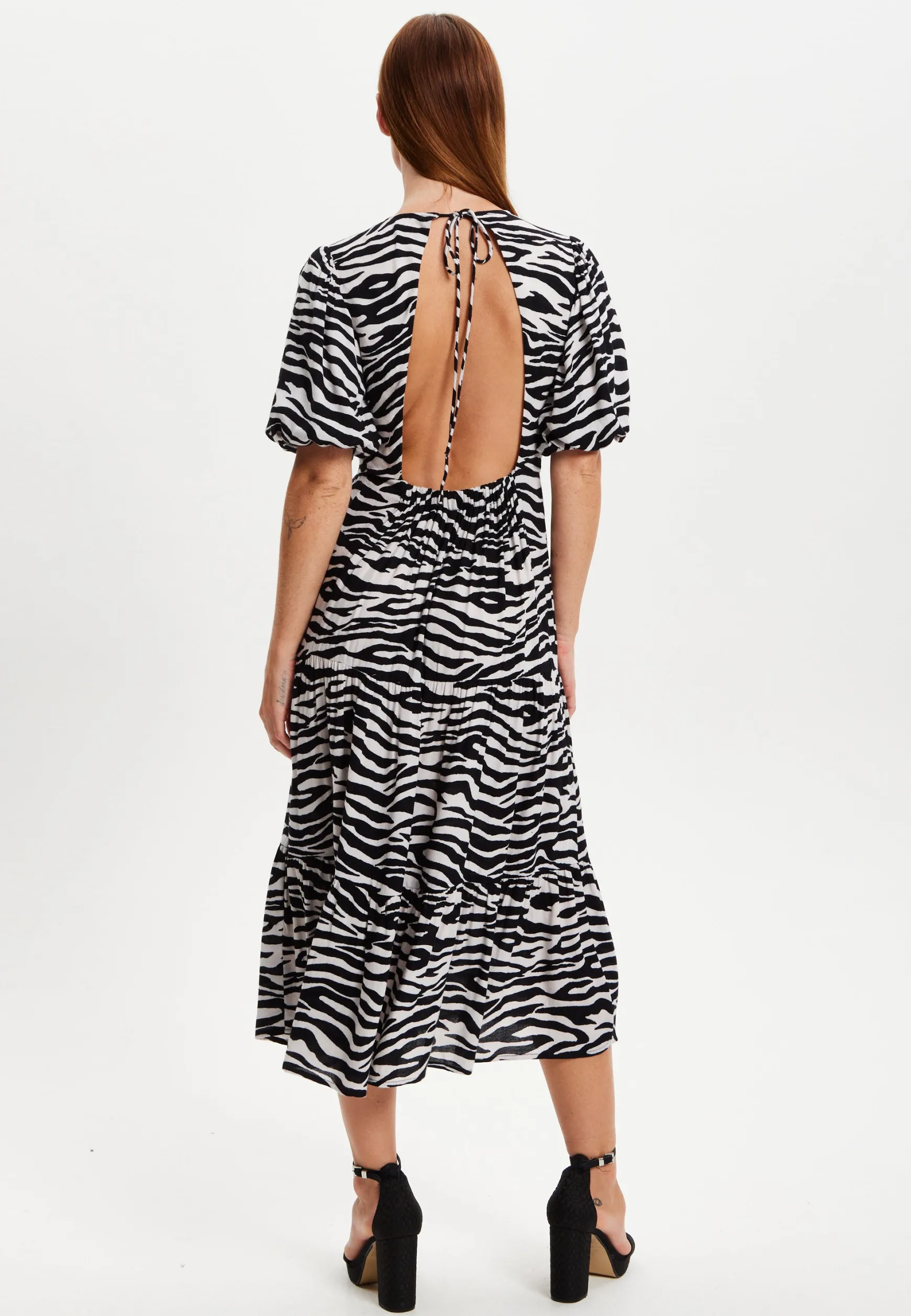 Liquorish Zebra Print Short Sleeve Midi Dress
