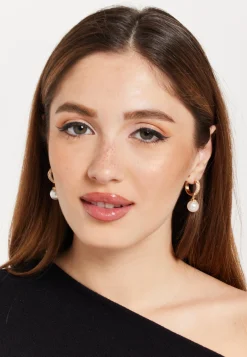 Mini Hoop Earrings with Shimmering Pearls