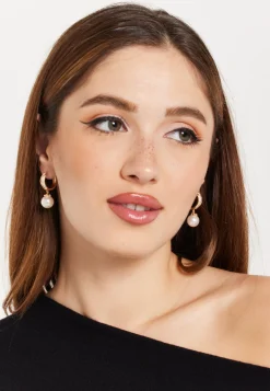 Mini Hoop Earrings with Shimmering Pearls