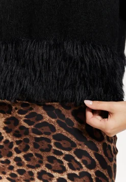 Women's Black Short Sleeves Jumper with Unique Hem Details for Comfortable Loose Fit