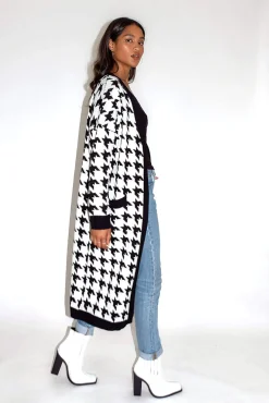 Women's Maxi Long Cardigan with Pockets in Black and White Houndstooth Pattern - Stylish Open Front by Liquorish
