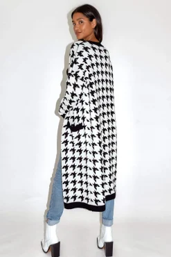 Women's Maxi Long Cardigan with Pockets in Black and White Houndstooth Pattern - Stylish Open Front by Liquorish