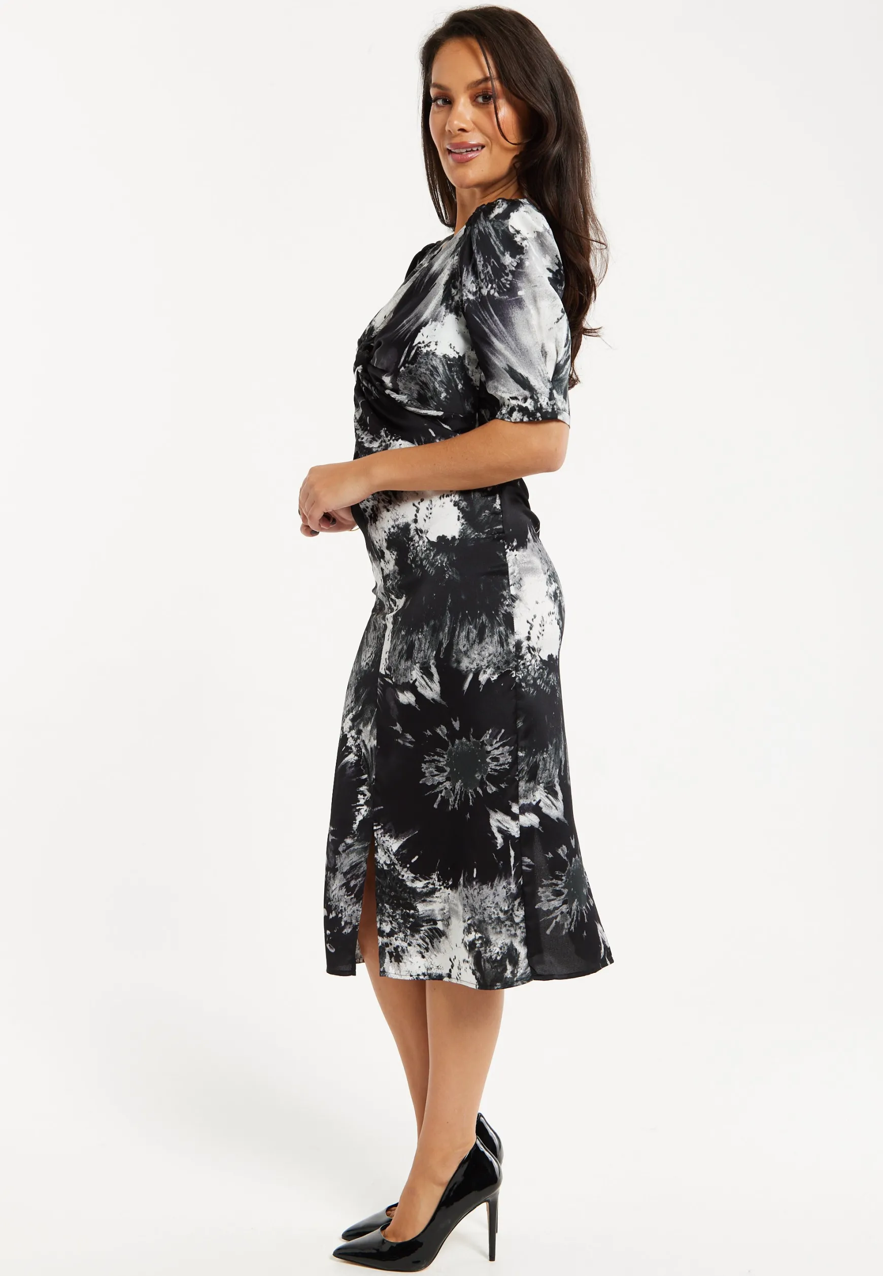 Women's Midi Dress with V Neckline and Short Sleeves in Stylish Mono Abstract Print - Liquorish