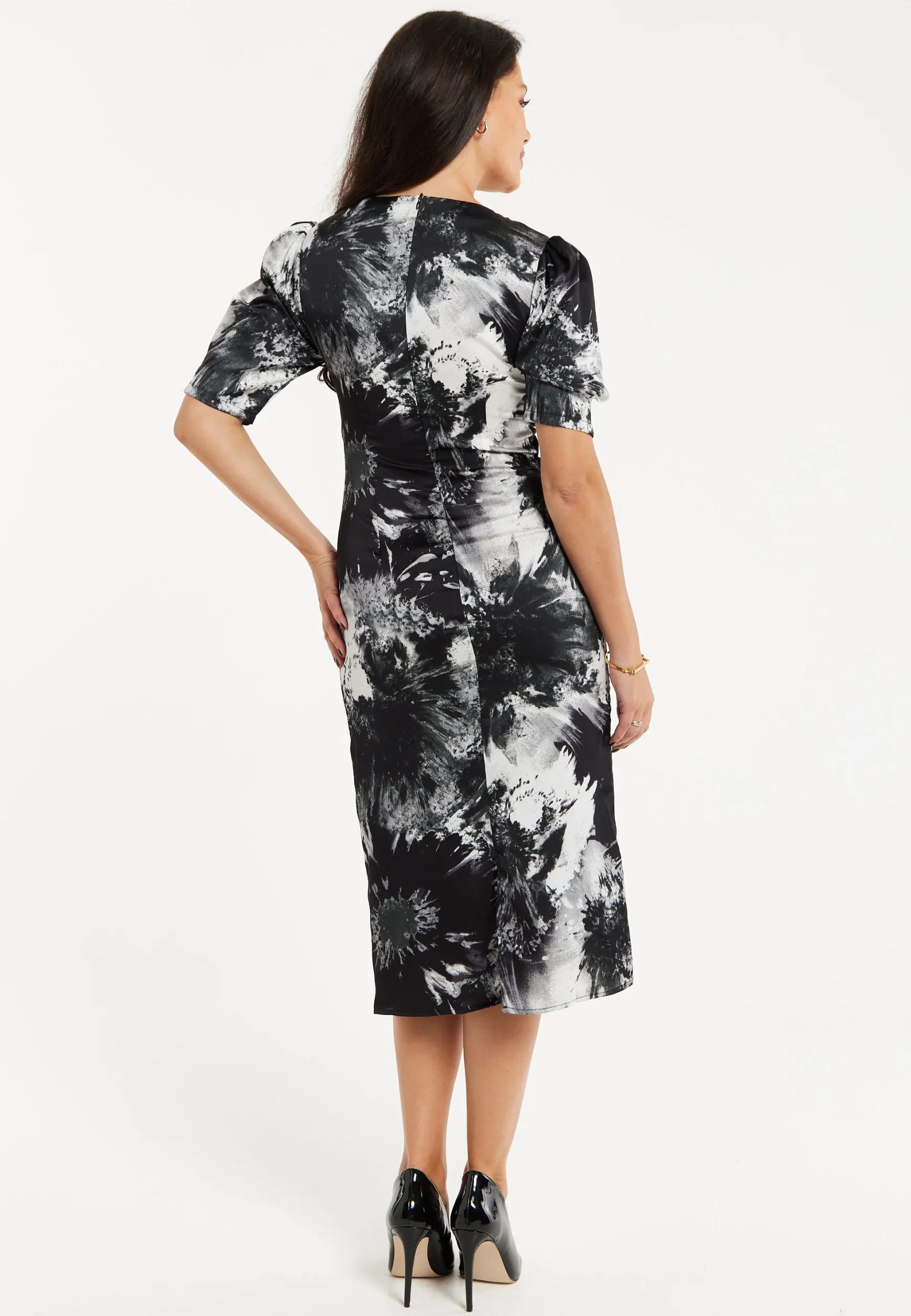 Women's Midi Dress with V Neckline and Short Sleeves in Stylish Mono Abstract Print - Liquorish