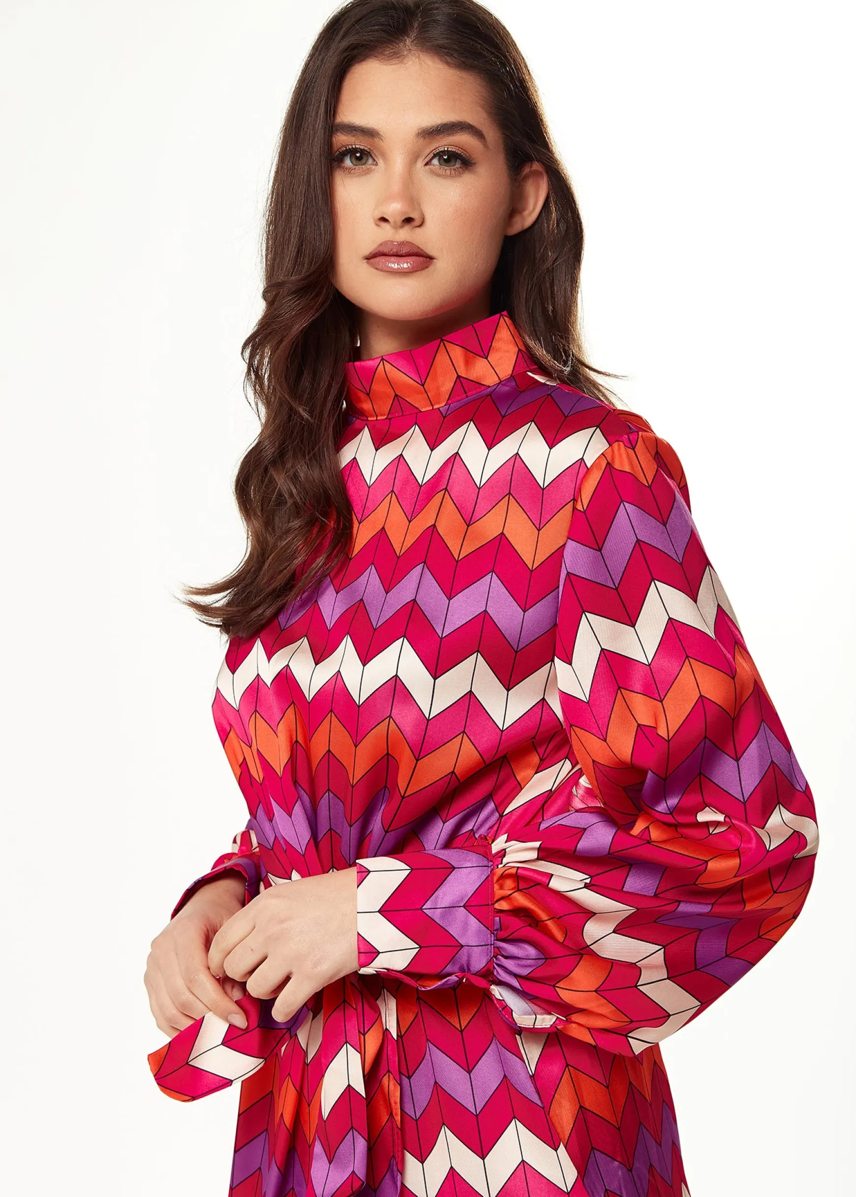 Women's Mini Dress in Warm Tones with Puffy Sleeves and Gathered Waist - Exclusive Liquorish Zig Zag Print