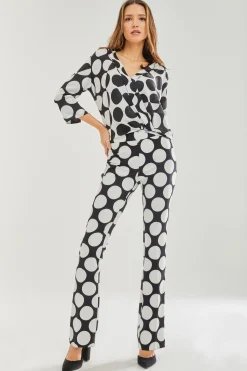 Women’s Oversized Spot Wrap Blouse - Elegant 3/4 Sleeve Length, Stylish Wrap Style, Perfect for Any Occasion