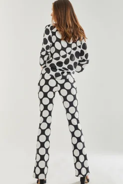 Women’s Oversized Spot Wrap Blouse - Elegant 3/4 Sleeve Length, Stylish Wrap Style, Perfect for Any Occasion