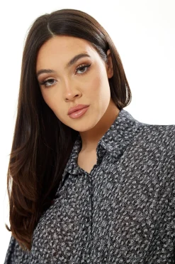Women’s Painterly Print Crop Shirt in Grey - Long Sleeve, Cropped Style, Tie Waist